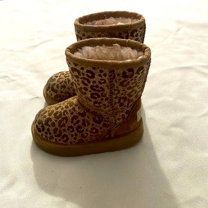 Classic color ugg w leopard print
